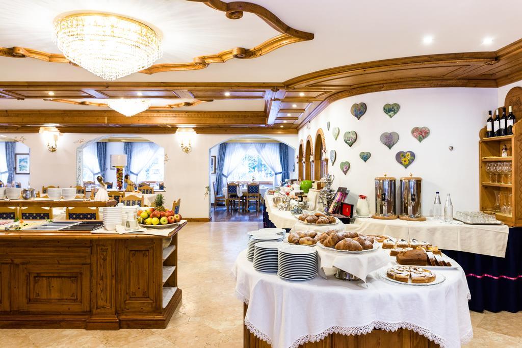 Hotel Vienna San Martino Di Castrozza Ngoại thất bức ảnh