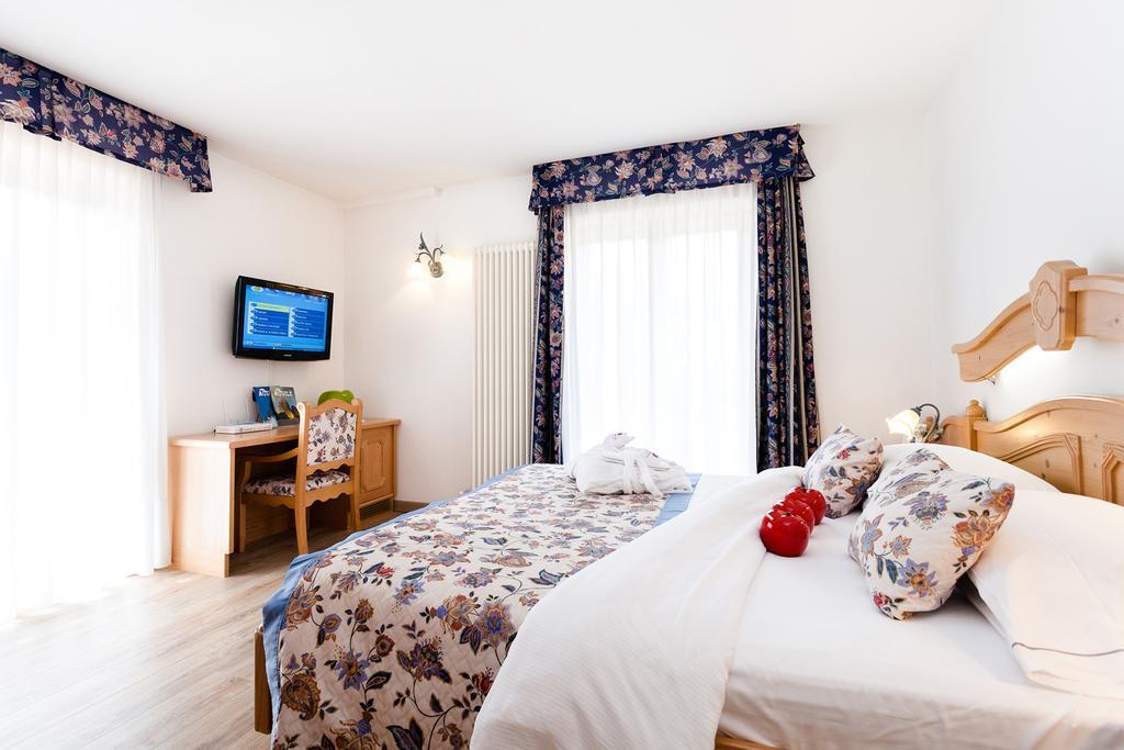 Hotel Vienna San Martino Di Castrozza Ngoại thất bức ảnh